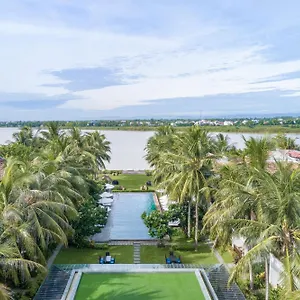 Курортный комплекс Emerald Riverside