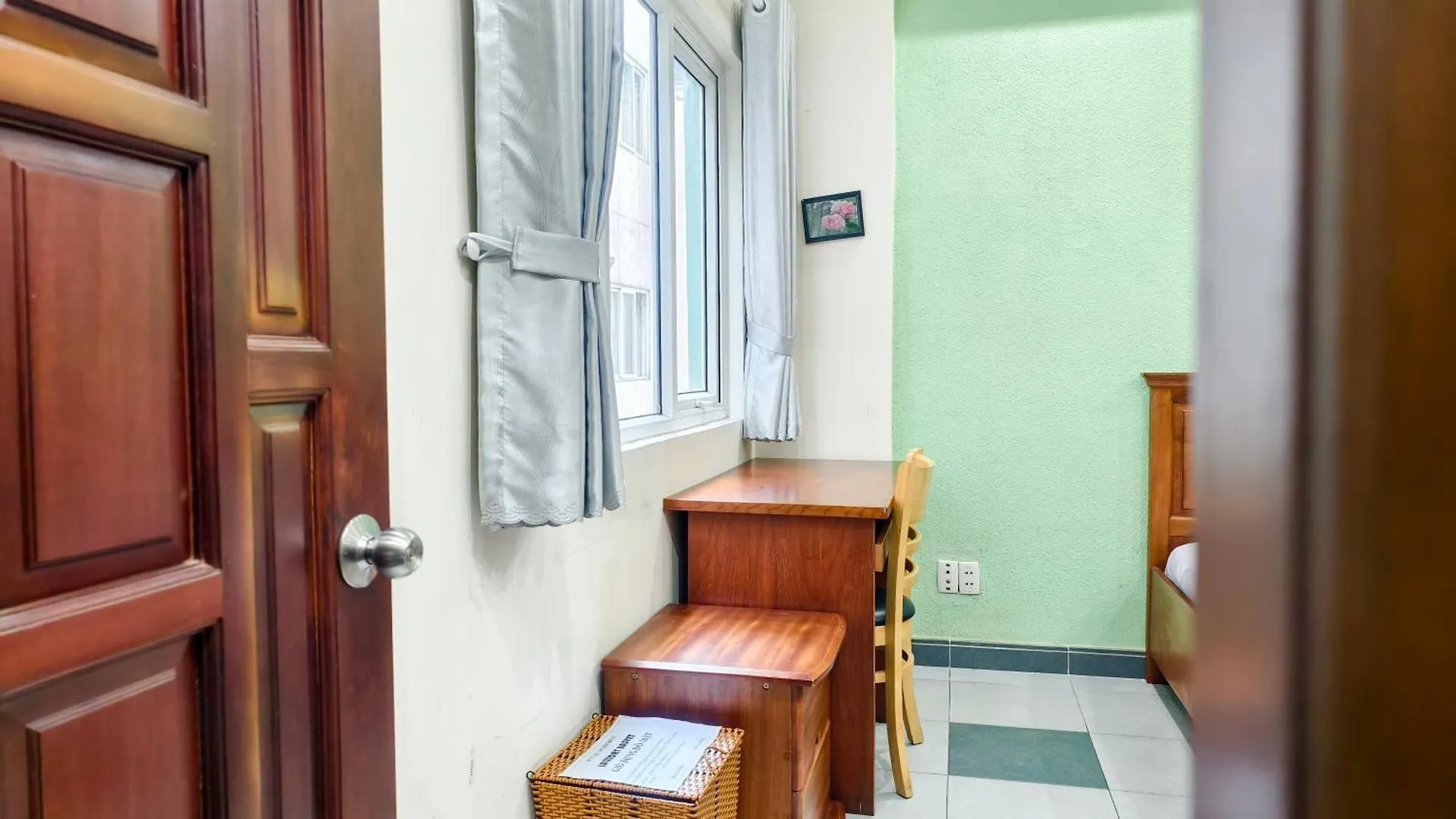 Отель Sen Vivian Home Хошимин